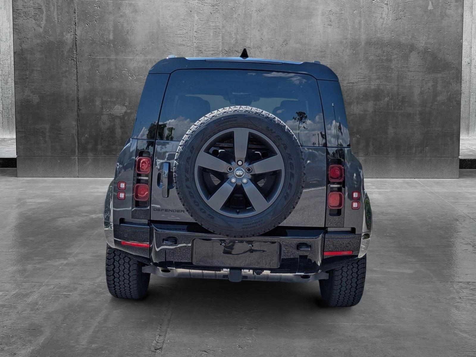 2024 Land Rover Defender Vehicle Photo in Tampa, FL 33614
