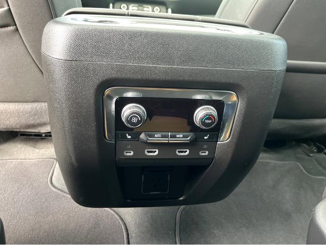 2024 Chevrolet Suburban Vehicle Photo in BEAUFORT, SC 29906-4218