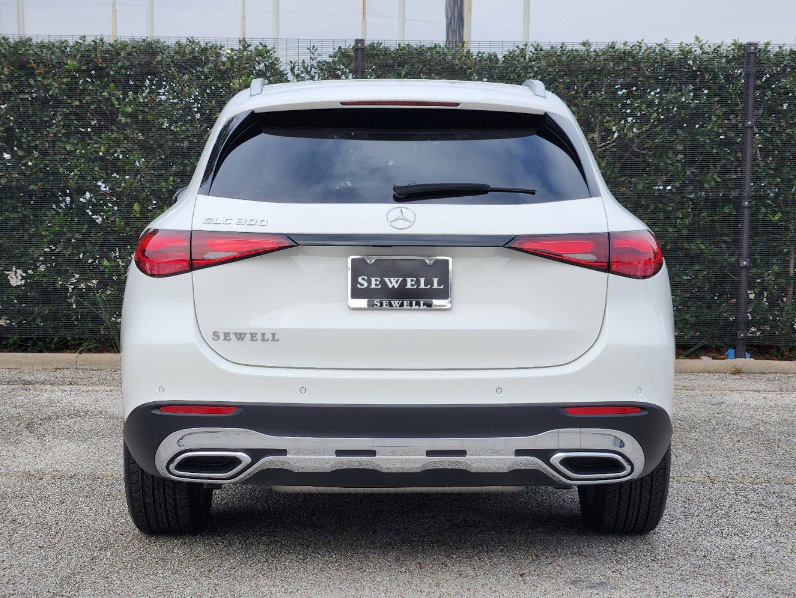 2025 Mercedes-Benz GLC Vehicle Photo in HOUSTON, TX 77079