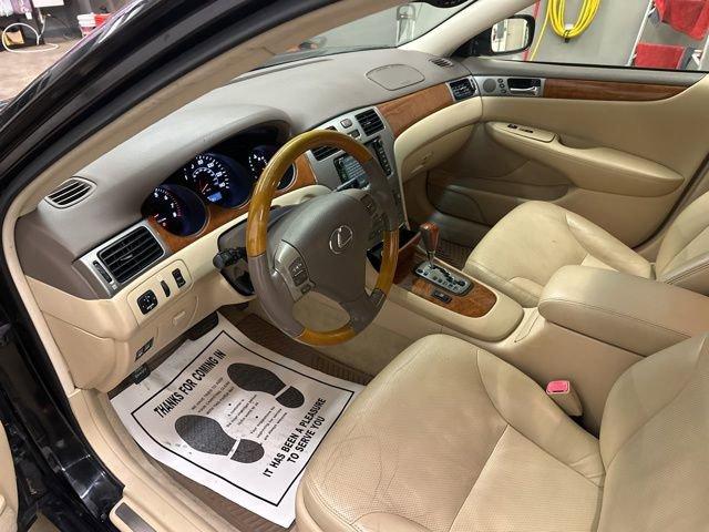 2005 Lexus ES 330 Vehicle Photo in MEDINA, OH 44256-9631