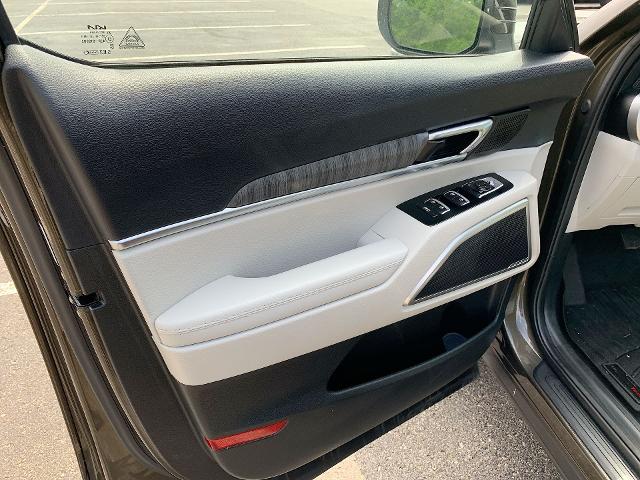 2023 Kia Telluride Vehicle Photo in MOON TOWNSHIP, PA 15108-2571