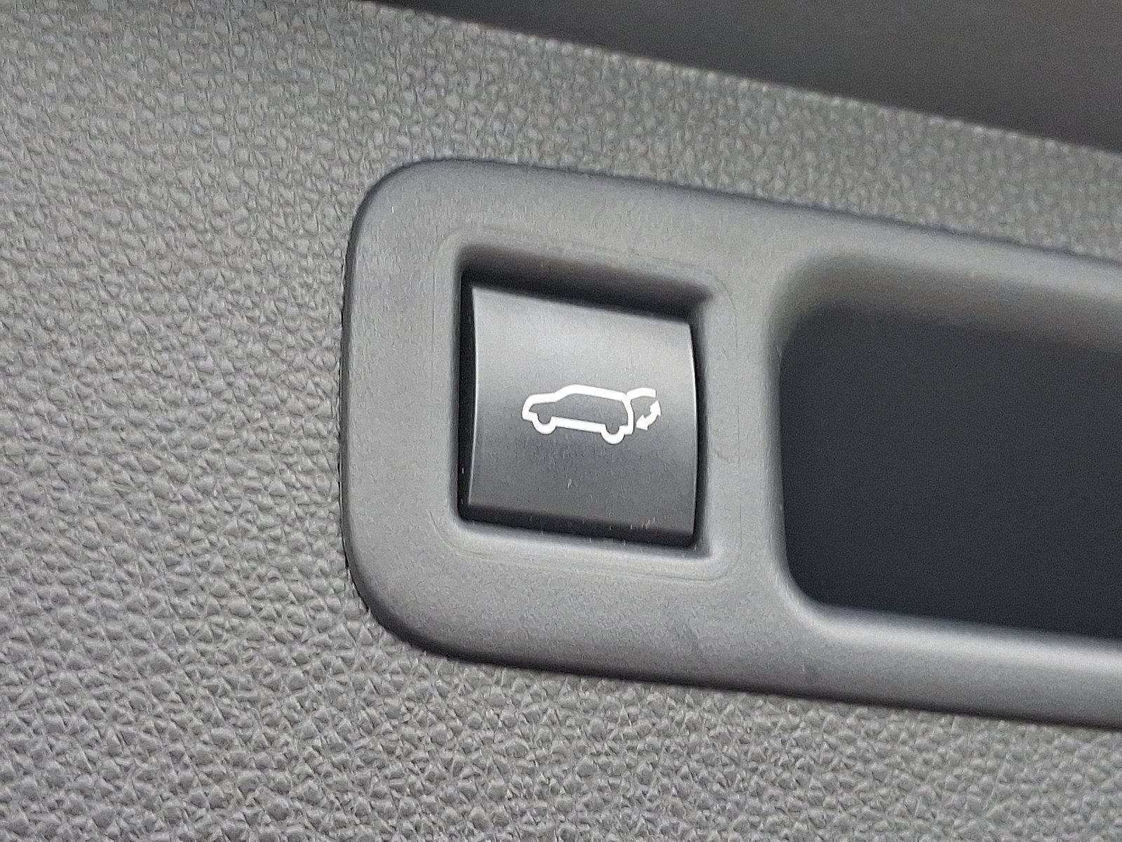 2021 Toyota Highlander Vehicle Photo in Trevose, PA 19053