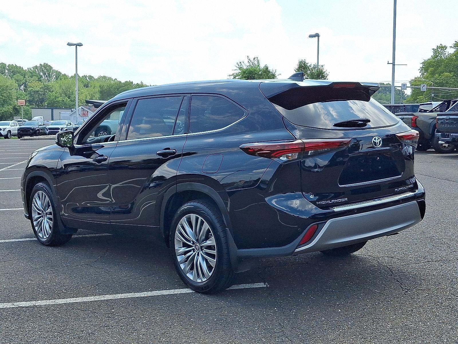 2024 Toyota Highlander Vehicle Photo in Trevose, PA 19053