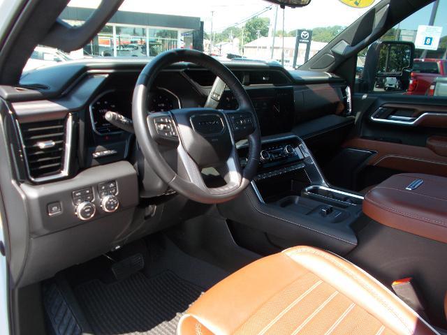 2024 GMC Sierra 2500 HD Vehicle Photo in LOWELL, MA 01852-4336