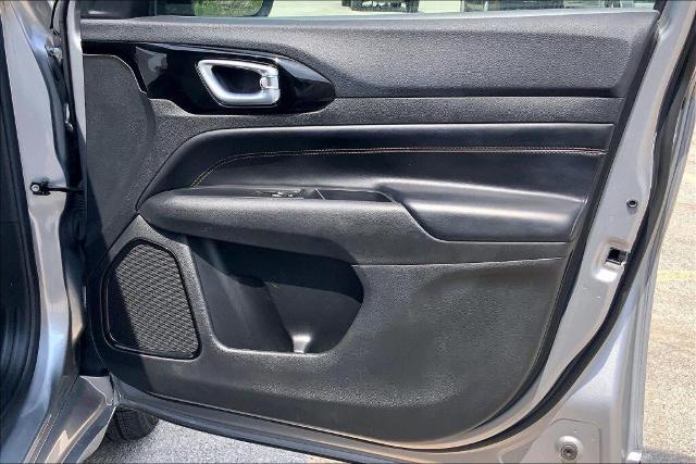 2023 Jeep Compass Vehicle Photo in Kansas City, MO 64114