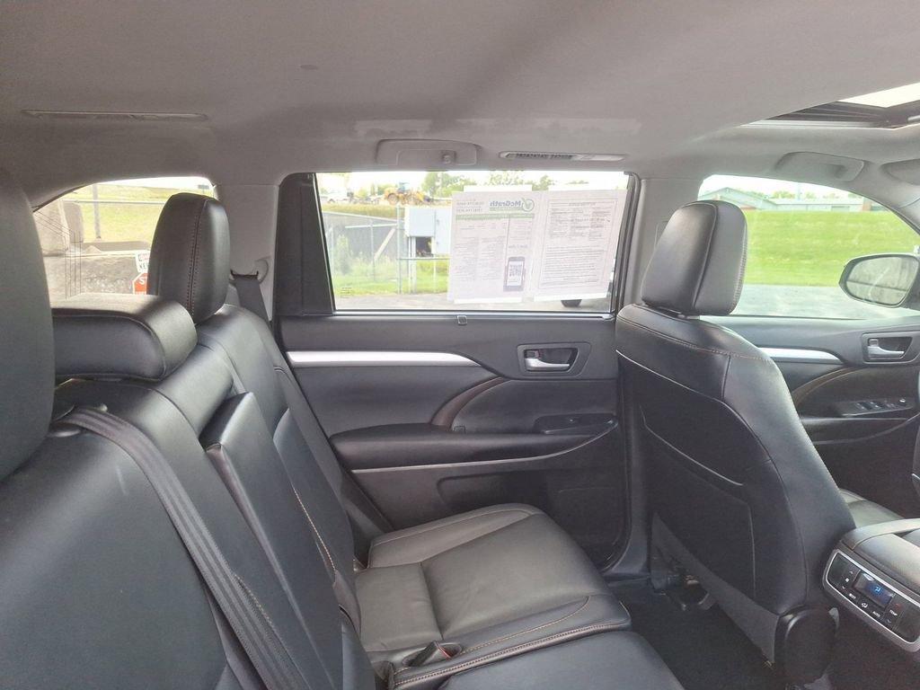 2019 Toyota Highlander Vehicle Photo in Marion, IA 52302