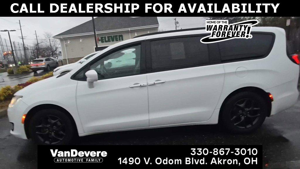 2018 Chrysler Pacifica Vehicle Photo in AKRON, OH 44320-4088