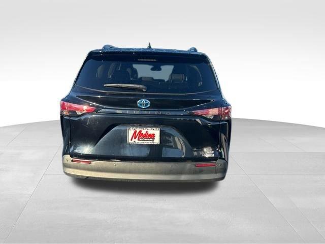 2021 Toyota Sienna Vehicle Photo in MEDINA, OH 44256-9631