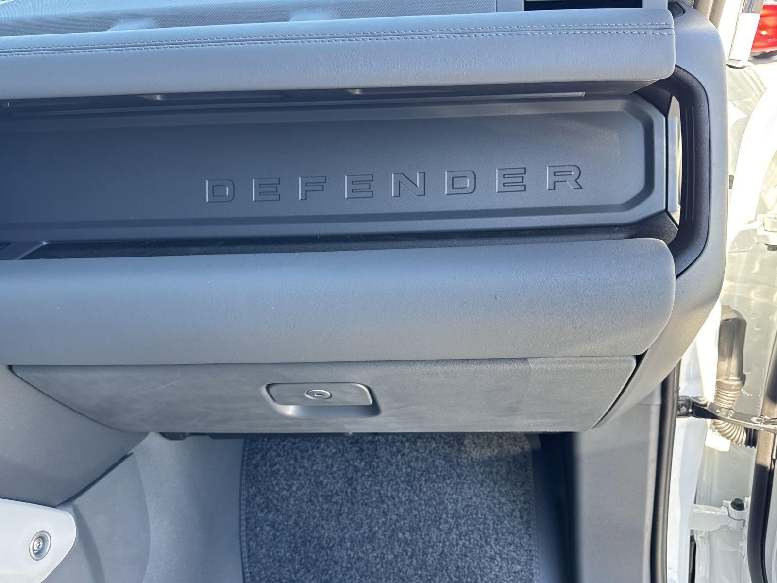 2025 Defender Vehicle Photo in AUSTIN, TX 78717