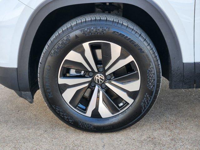 2024 Volkswagen Atlas Vehicle Photo in SUGAR LAND, TX 77478-0000