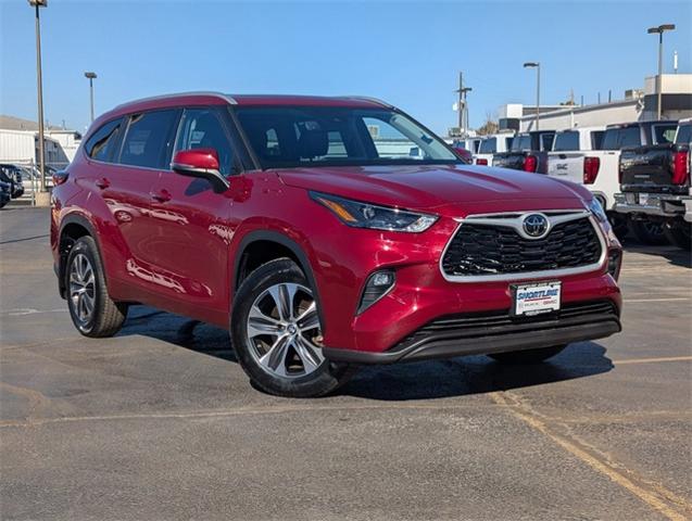 2022 Toyota Highlander Vehicle Photo in AURORA, CO 80012-4011