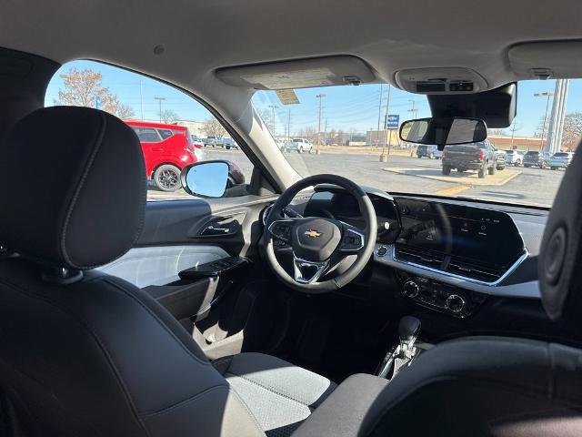2025 Chevrolet Trax Vehicle Photo in MANHATTAN, KS 66502-5036