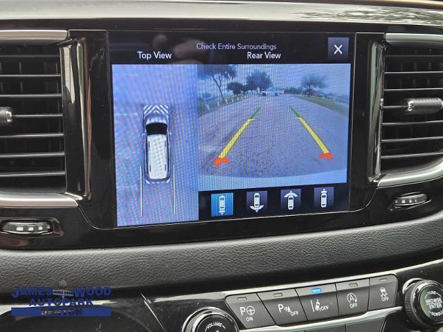2017 Chrysler Pacifica Vehicle Photo in DENTON, TX 76210-9321