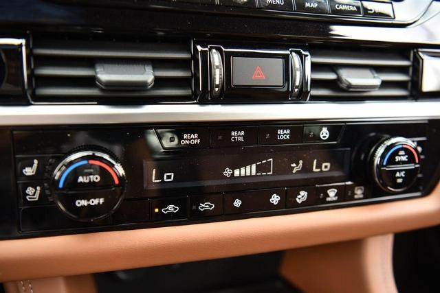 2025 Nissan Pathfinder Vehicle Photo in Ballwin, MO 63011