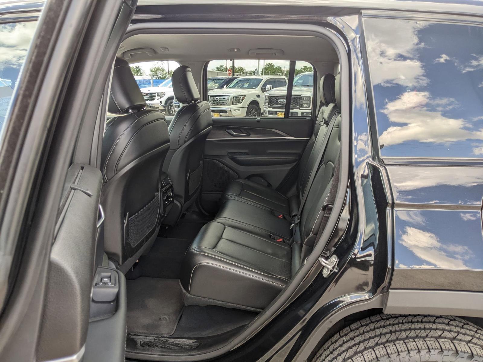 2023 Jeep Grand Cherokee Vehicle Photo in Seguin, TX 78155