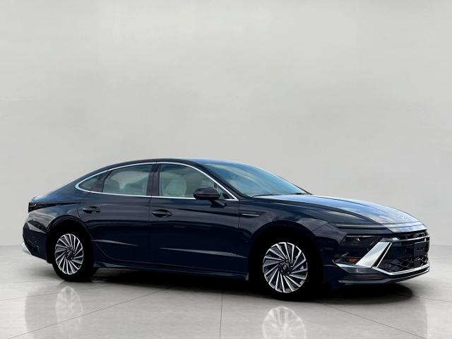 2025 Hyundai SONATA Hybrid Vehicle Photo in Green Bay, WI 54304