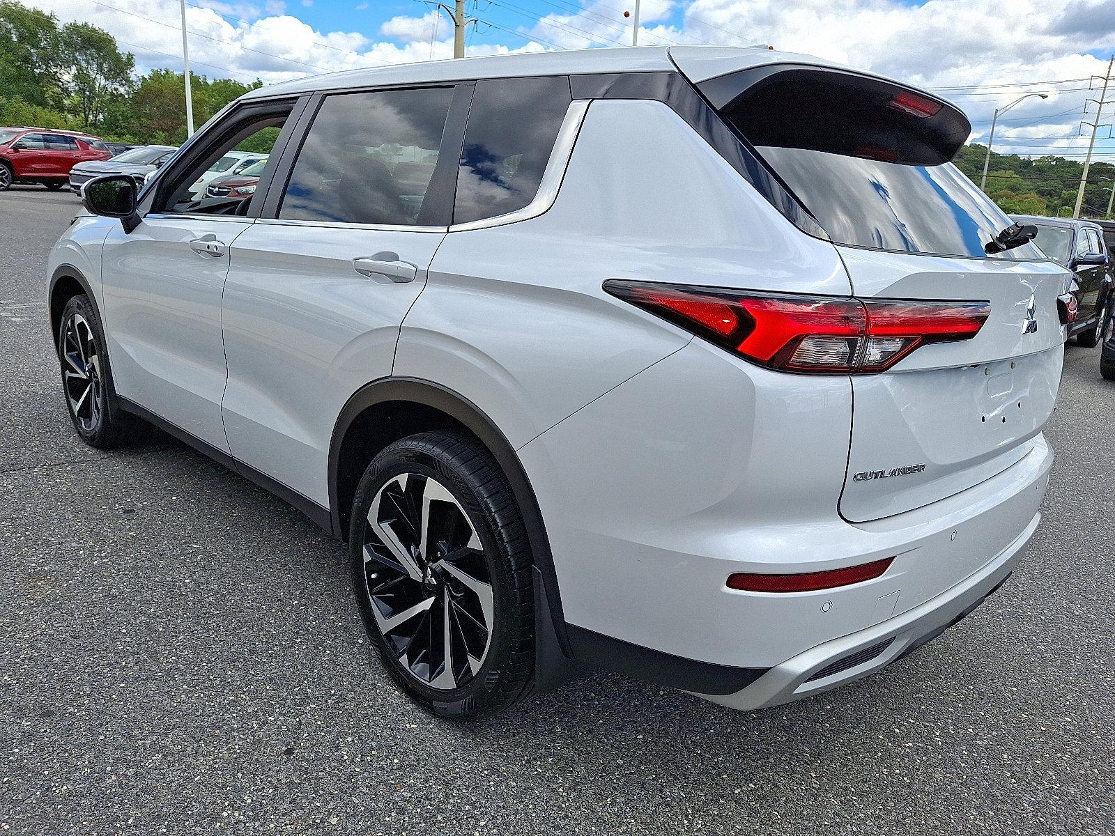 2022 Mitsubishi Outlander Vehicle Photo in BETHLEHEM, PA 18017-9401