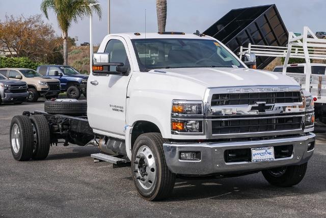 2023 Chevrolet Silverado Chassis Cab Vehicle Photo in VENTURA, CA 93003-8585