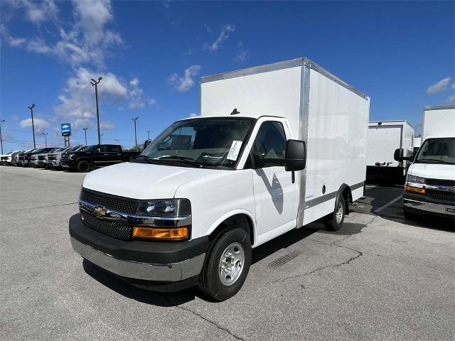 2023 Chevrolet Express Cutaway 3500 Vehicle Photo in ALCOA, TN 37701-3235