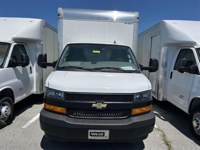 2023 Chevrolet Express Cutaway 4500 Vehicle Photo in ALCOA, TN 37701-3235