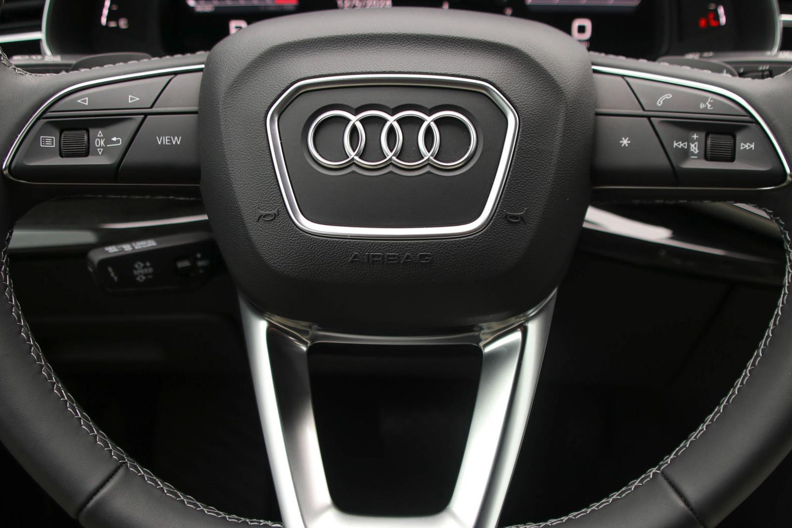 2024 Audi Q8 Vehicle Photo in SUGAR LAND, TX 77478