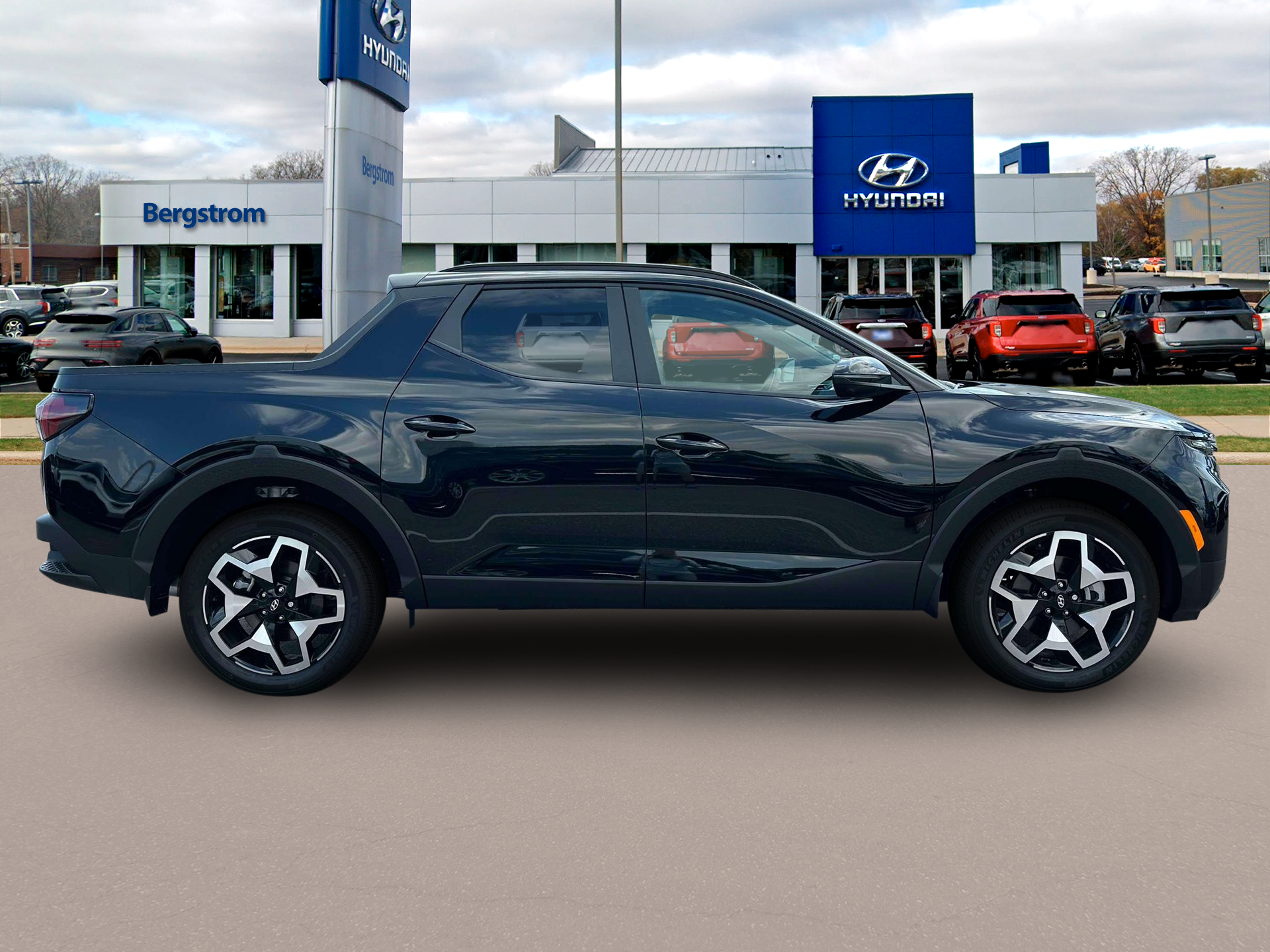 2024 Hyundai SANTA CRUZ Vehicle Photo in Green Bay, WI 54304