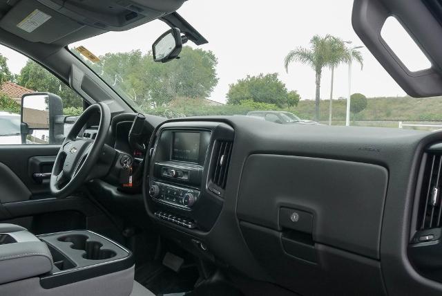 2023 Chevrolet Silverado Chassis Cab Vehicle Photo in VENTURA, CA 93003-8585