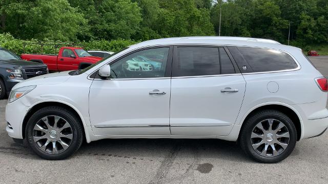 2017 Buick Enclave Vehicle Photo in MOON TOWNSHIP, PA 15108-2571