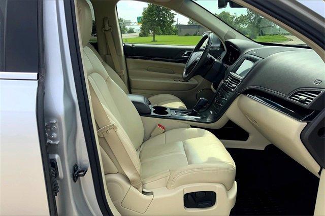 2019 Lincoln MKT Vehicle Photo in TOPEKA, KS 66609-0000