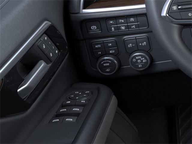 2025 Chevrolet Suburban Vehicle Photo in ENGLEWOOD, CO 80113-6708