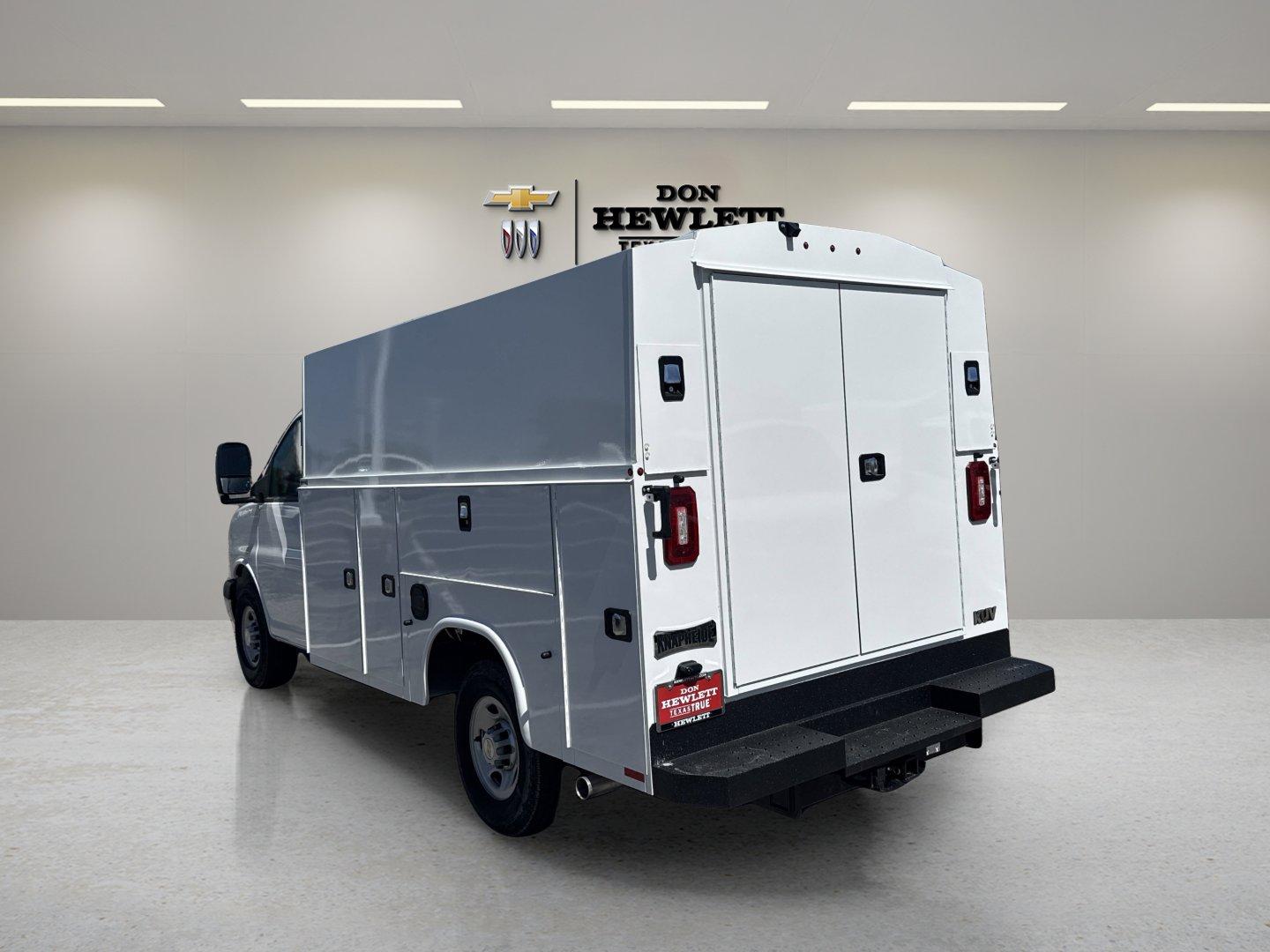 2025 Chevrolet Express Cutaway 3500 Vehicle Photo in GEORGETOWN, TX 78626-7508