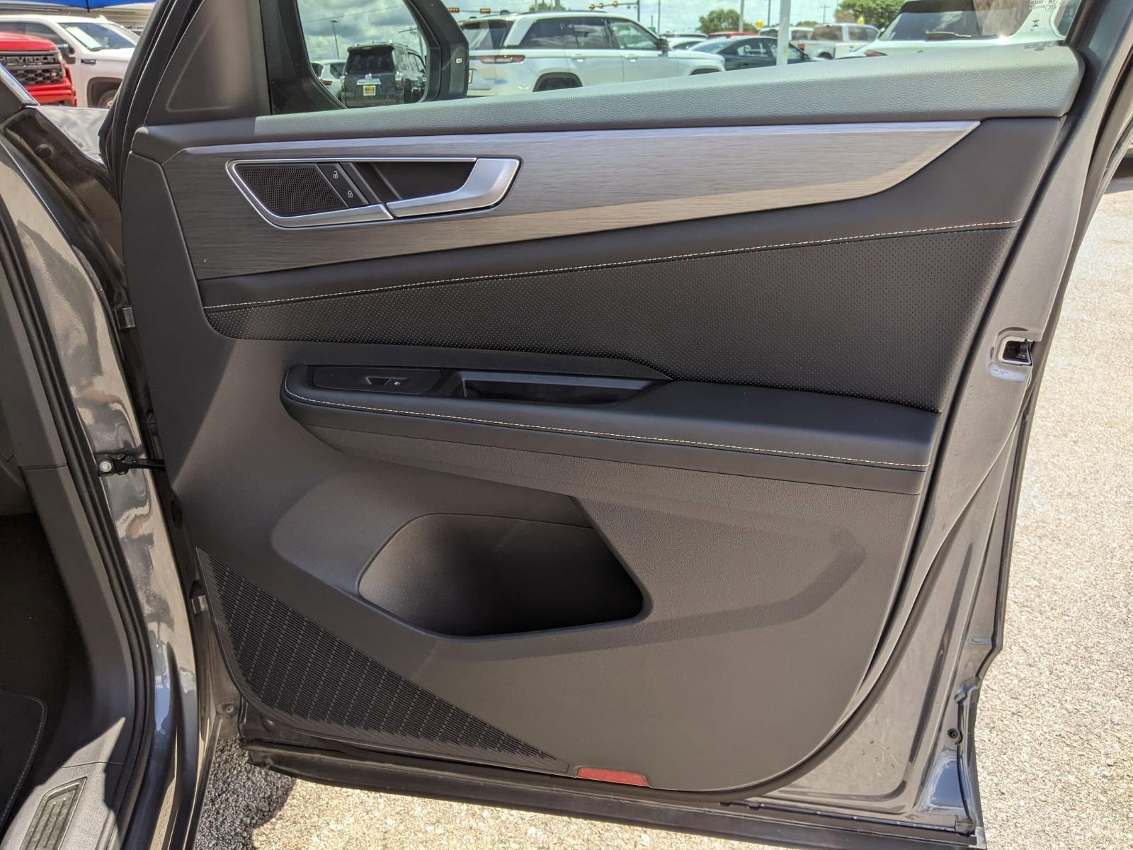 2024 Volkswagen Atlas Cross Sport Vehicle Photo in Seguin, TX 78155