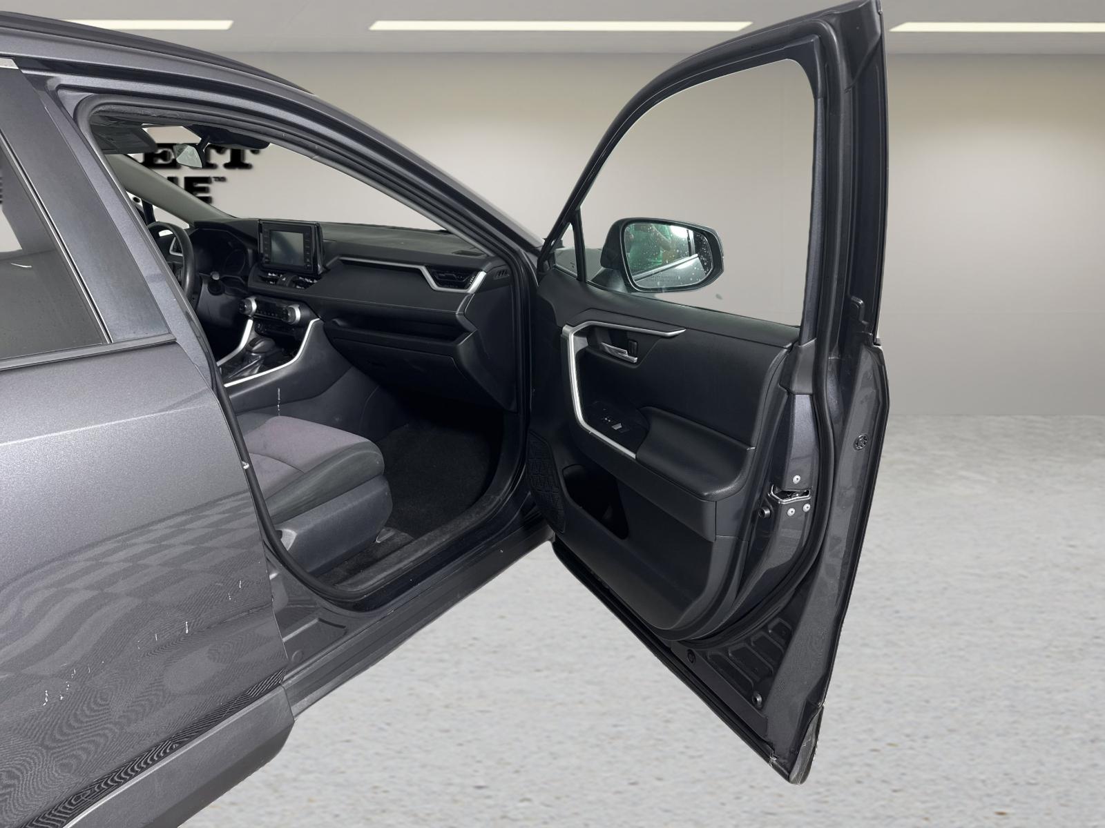 2019 Toyota RAV4 Vehicle Photo in GEORGETOWN, TX 78626-7508