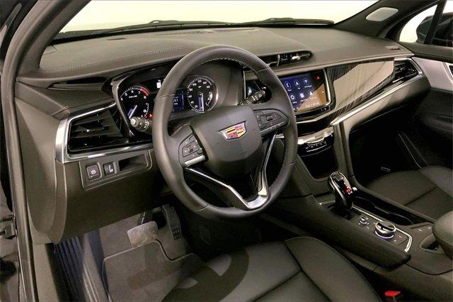 2025 Cadillac XT6 Vehicle Photo in KANSAS CITY, MO 64114-4502