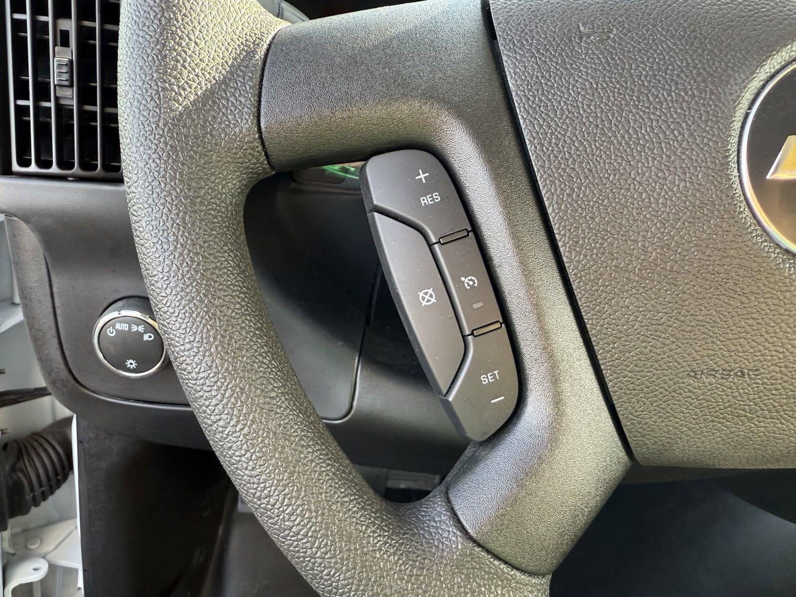 2024 Chevrolet Express Cutaway 3500 Vehicle Photo in GEORGETOWN, TX 78626-7508