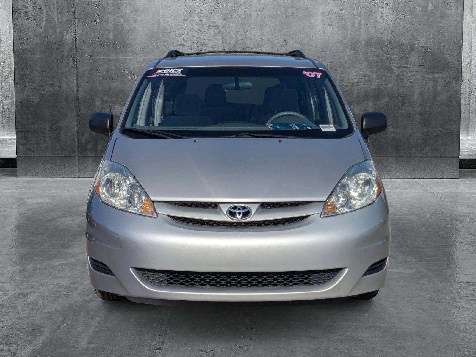 2007 Toyota Sienna Vehicle Photo in Tampa, FL 33614