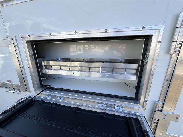 2025 Chevrolet Express Cutaway 3500 Vehicle Photo in ALCOA, TN 37701-3235