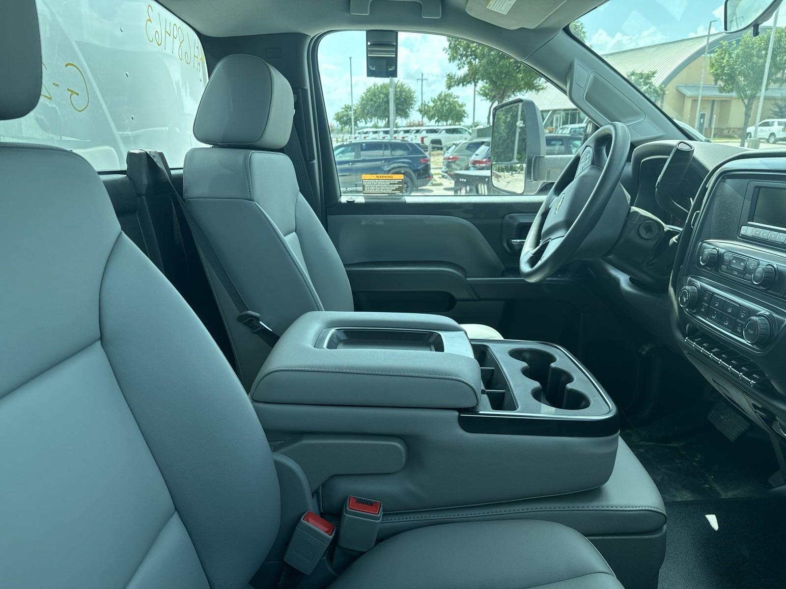 2024 Chevrolet Silverado 5500 HD Vehicle Photo in GEORGETOWN, TX 78626-7508