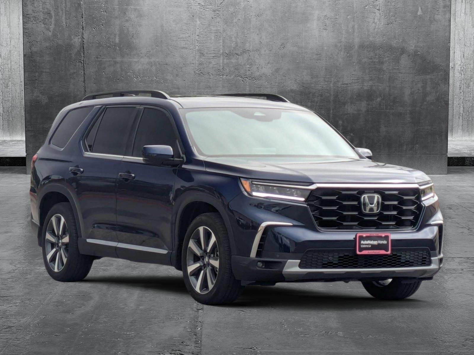 2025 Honda Pilot Vehicle Photo in Valencia, CA 91355-1794