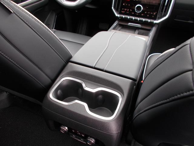 2025 GMC Acadia Vehicle Photo in LOWELL, MA 01852-4336