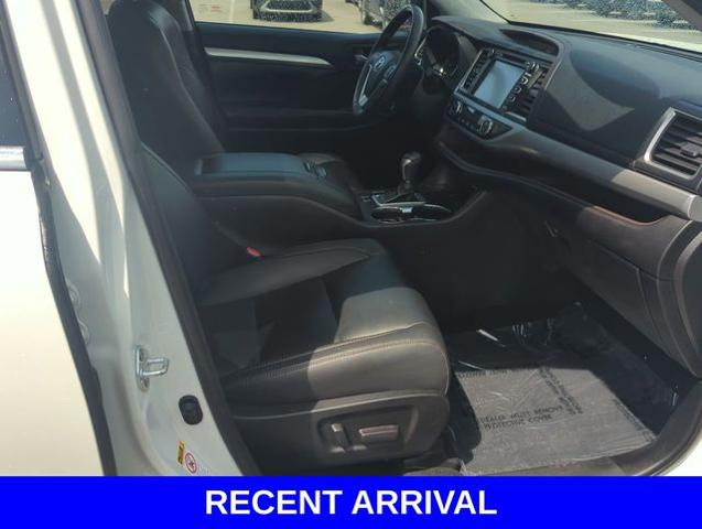 2019 Toyota Highlander Vehicle Photo in Merrillville, IN 46410