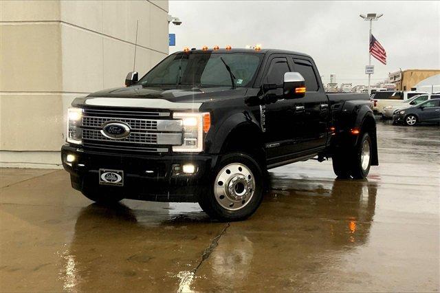 2017 Ford SUPER DUTY F-45 Vehicle Photo in TOPEKA, KS 66609-0000