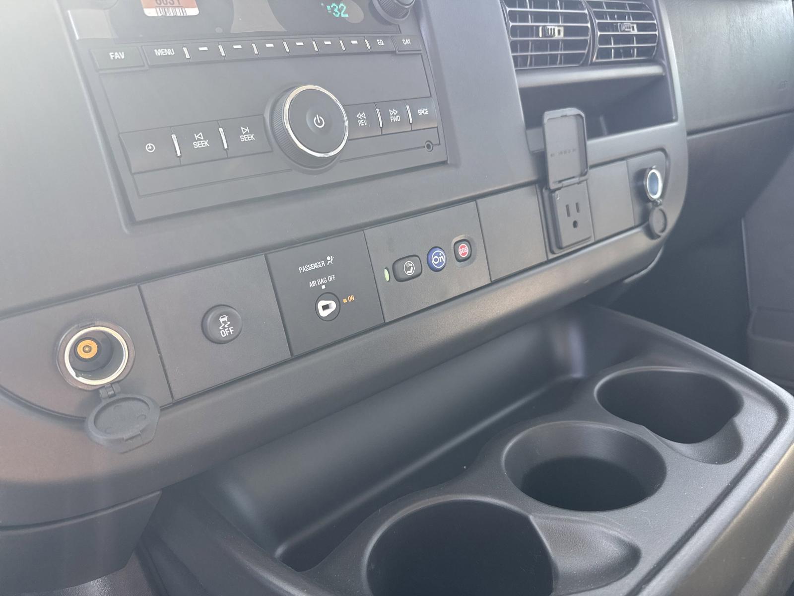 2025 Chevrolet Express Cutaway 3500 Vehicle Photo in GEORGETOWN, TX 78626-7508