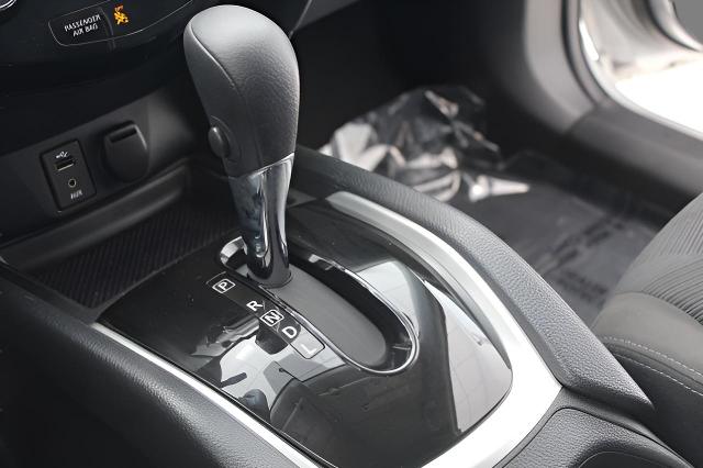 2015 Nissan Rogue Vehicle Photo in Green Bay, WI 54304