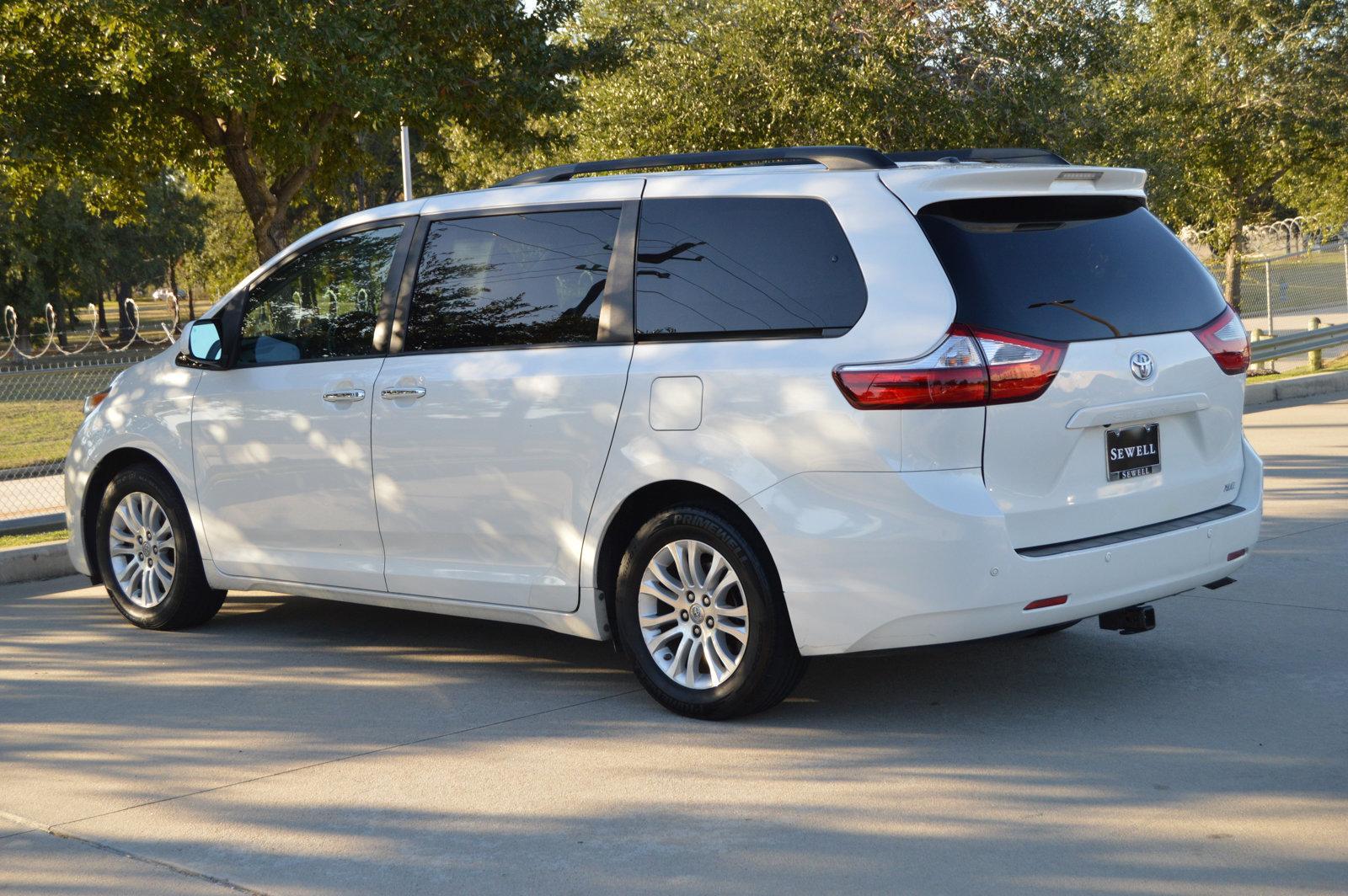 2017 Toyota Sienna Vehicle Photo in Houston, TX 77090