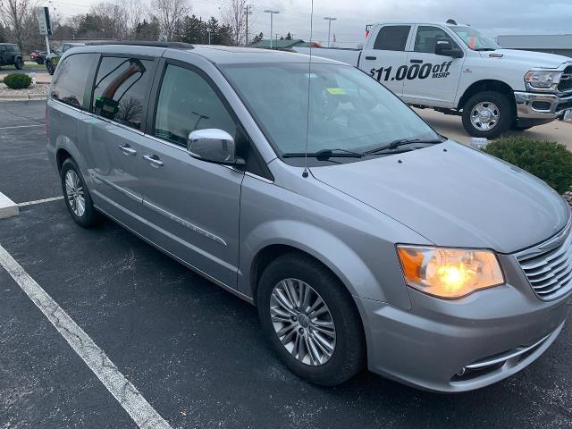 2016 Chrysler Town & Country Vehicle Photo in Oshkosh, WI 54901