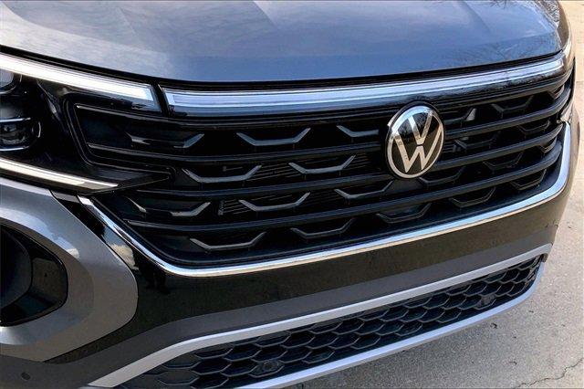 2024 Volkswagen Atlas Cross Sport Vehicle Photo in KANSAS CITY, MO 64114-4502