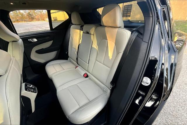 2025 Volvo XC40 Vehicle Photo in Houston, TX 77007