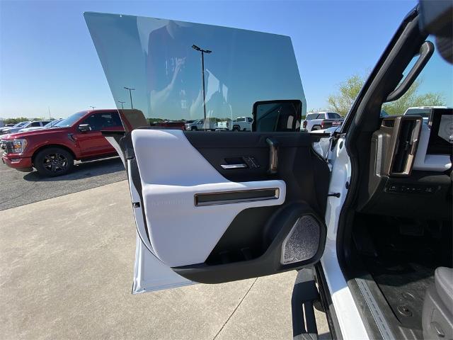 2025 GMC HUMMER EV SUV Vehicle Photo in Greenville, TX 75402