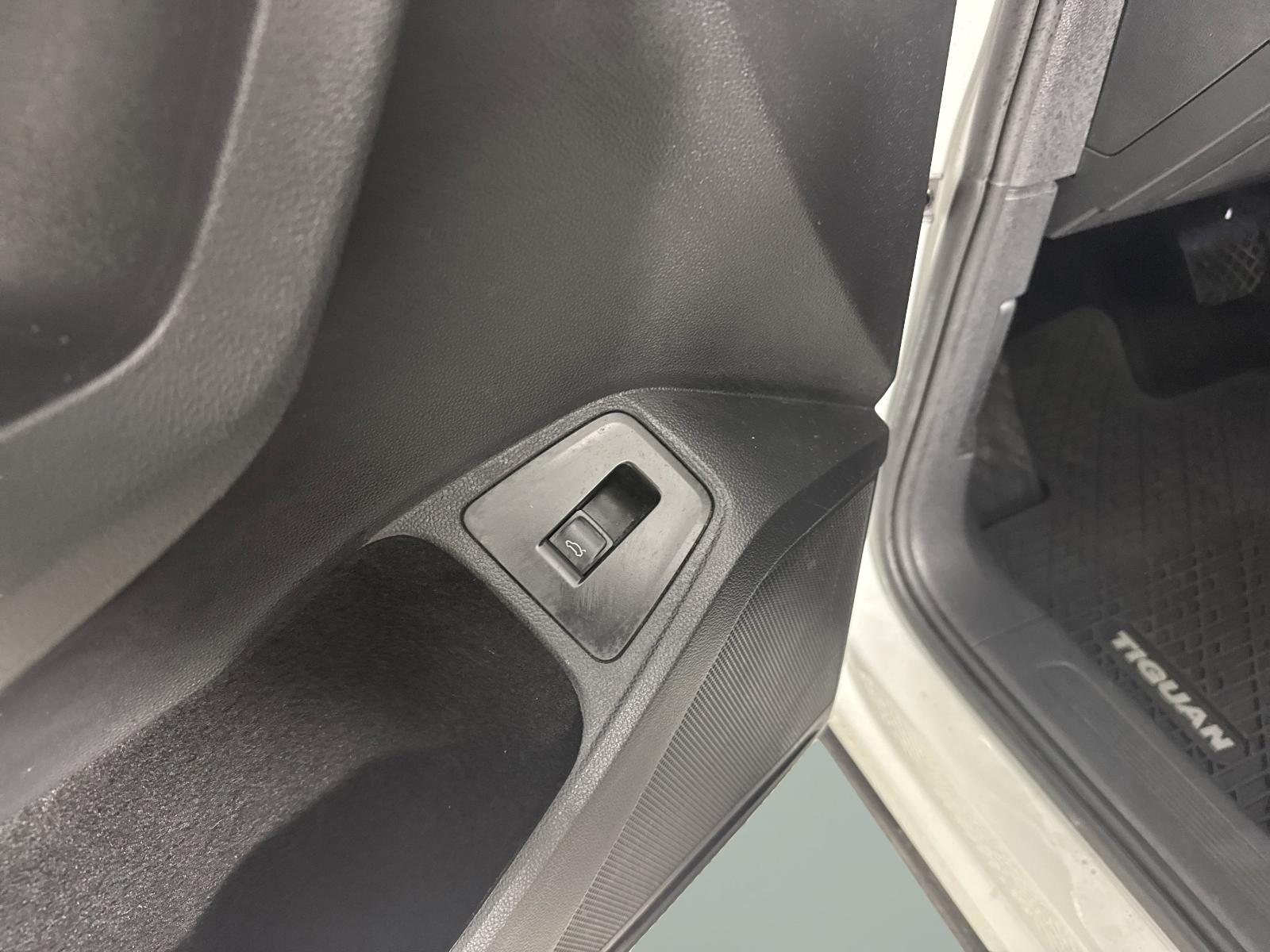 2021 Volkswagen Tiguan Vehicle Photo in GEORGETOWN, TX 78626-7508